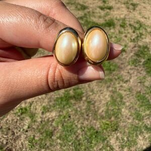 Vintage 80s Richelieu Faux Pearl Cream Oval Earrings